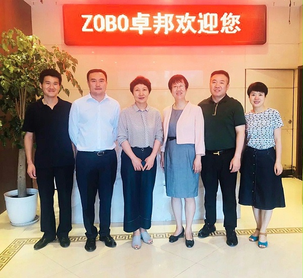 區(qū)委統(tǒng)戰(zhàn)部和九三學(xué)社區(qū)工委、民營經(jīng)濟(jì)代表人士蒞臨卓邦開展談心活動