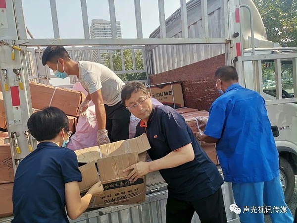 ZOBO董事長張新峰作為聲光視訊行業(yè)聯(lián)盟代表赴豫芒溫暖災(zāi)區(qū)，傳遞愛心