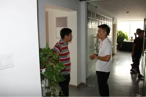 培訓(xùn)伙伴對卓邦新品比較滿意，與講師進一步探討