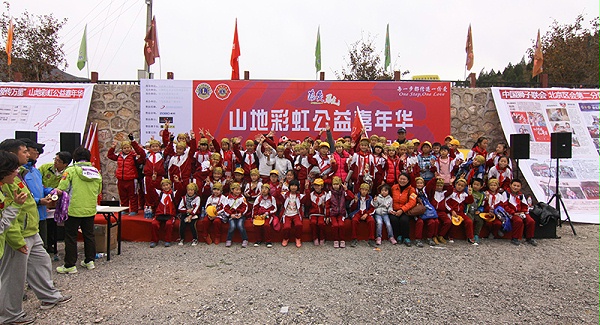 以愛之名，貼地疾行