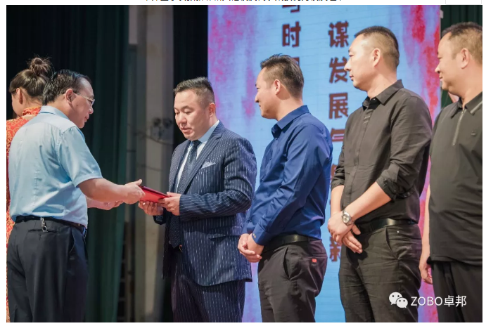 卓邦董事長張新峰應(yīng)邀出席漯河職業(yè)技術(shù)學(xué)院辦學(xué)20周年校慶大會